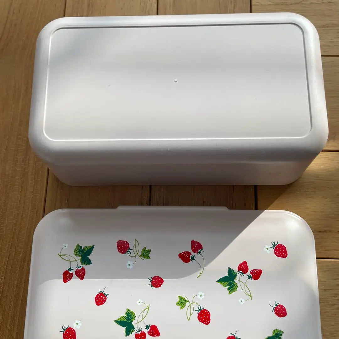 Lonchera y juego de cubiertos con té de la tarde y fresas Bento Box