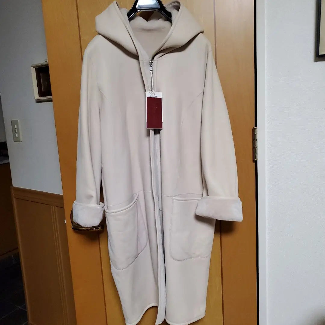 Mouton coat with hood of unused pelerillsso [white] | 未使用ペレリールッソのフード付きムートンコート【ホワイト】