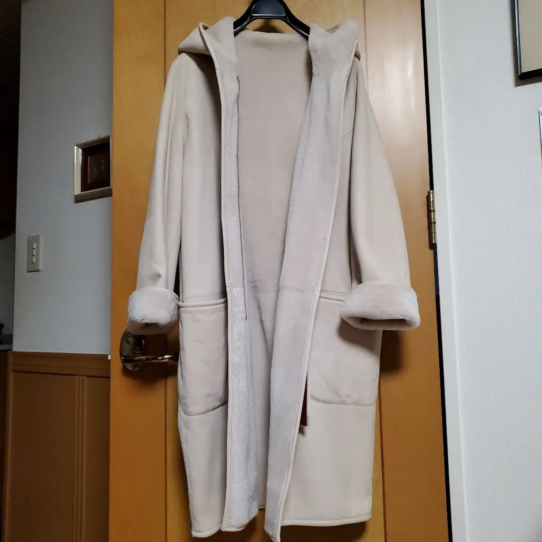 Mouton coat with hood of unused pelerillsso [white] | 未使用ペレリールッソのフード付きムートンコート【ホワイト】