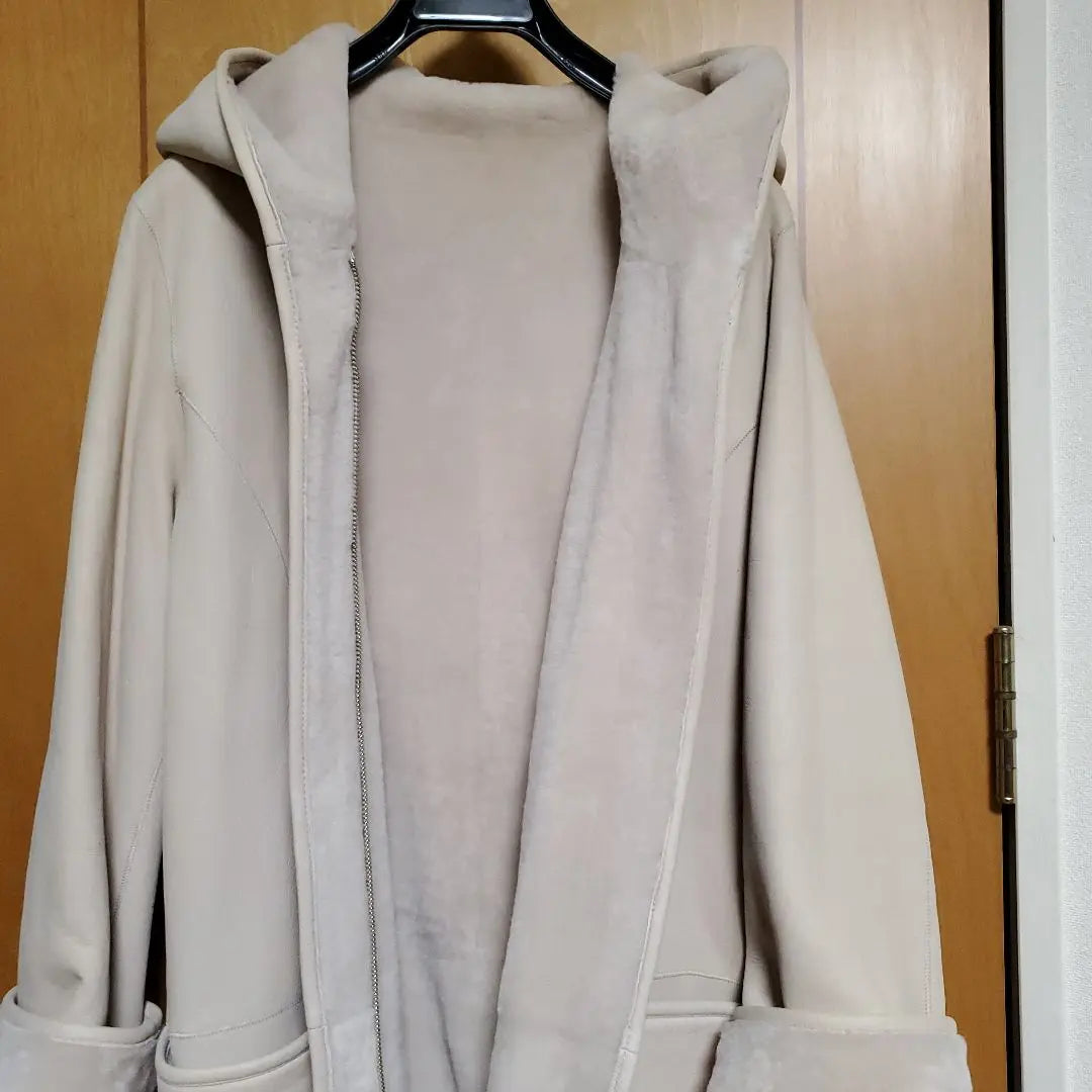 Mouton coat with hood of unused pelerillsso [white] | 未使用ペレリールッソのフード付きムートンコート【ホワイト】