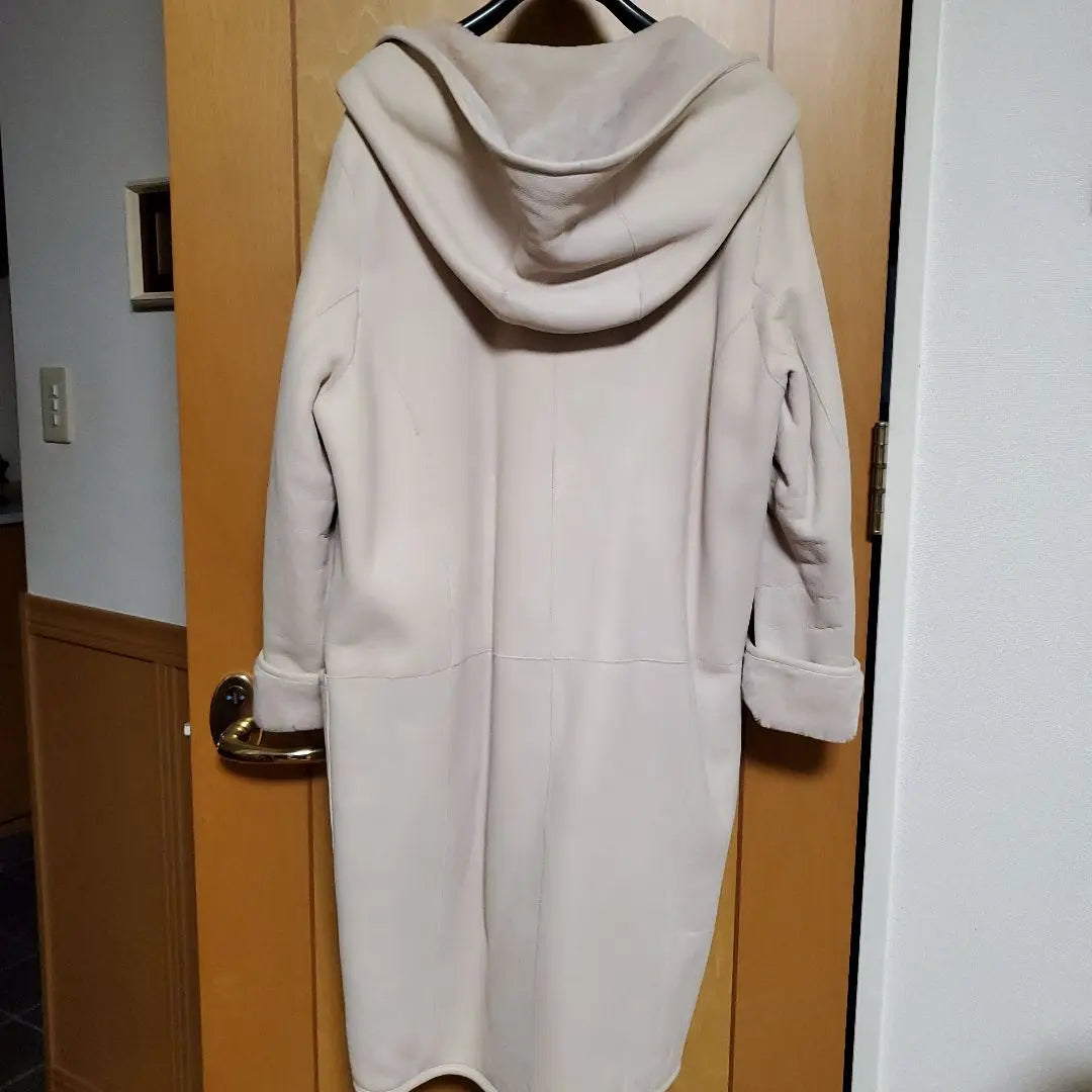 Mouton coat with hood of unused pelerillsso [white] | 未使用ペレリールッソのフード付きムートンコート【ホワイト】