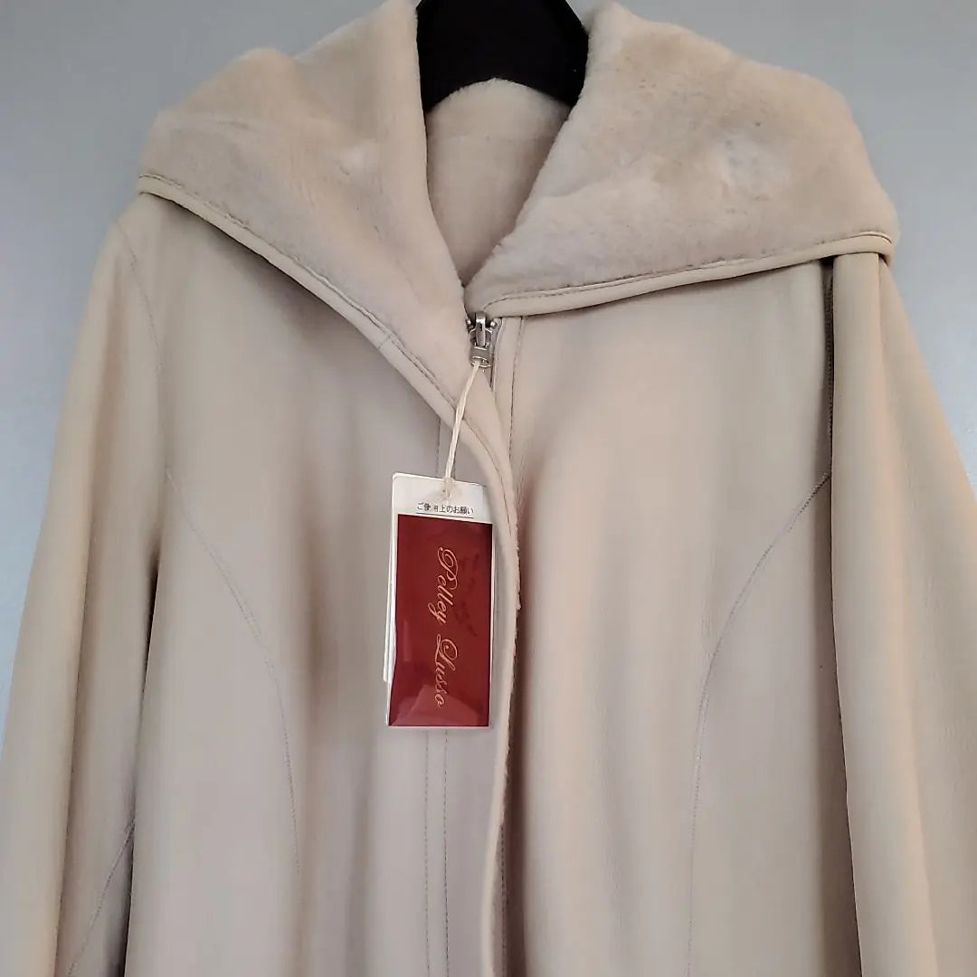 Mouton coat with hood of unused pelerillsso [white] | 未使用ペレリールッソのフード付きムートンコート【ホワイト】