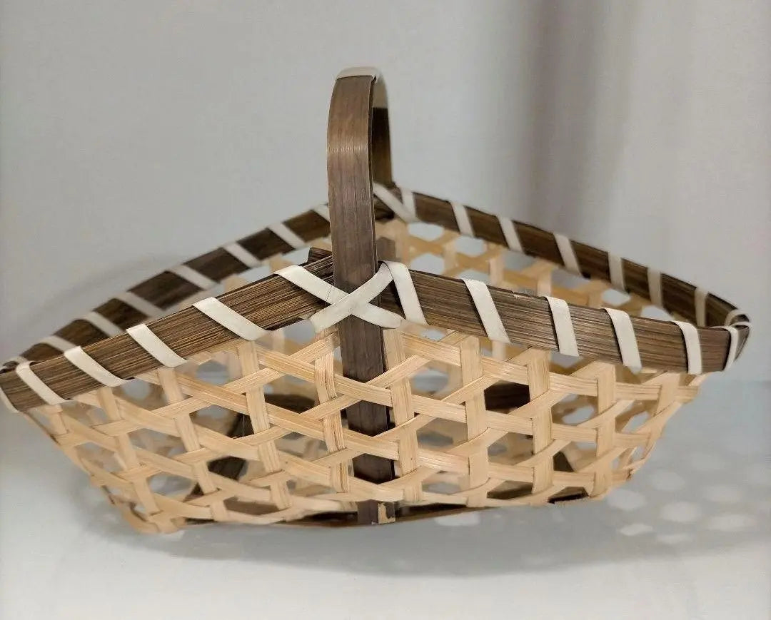 Bamboo craft, handmade bamboo basket, handmade basket, basket, accessory case, interior, traditional crafts