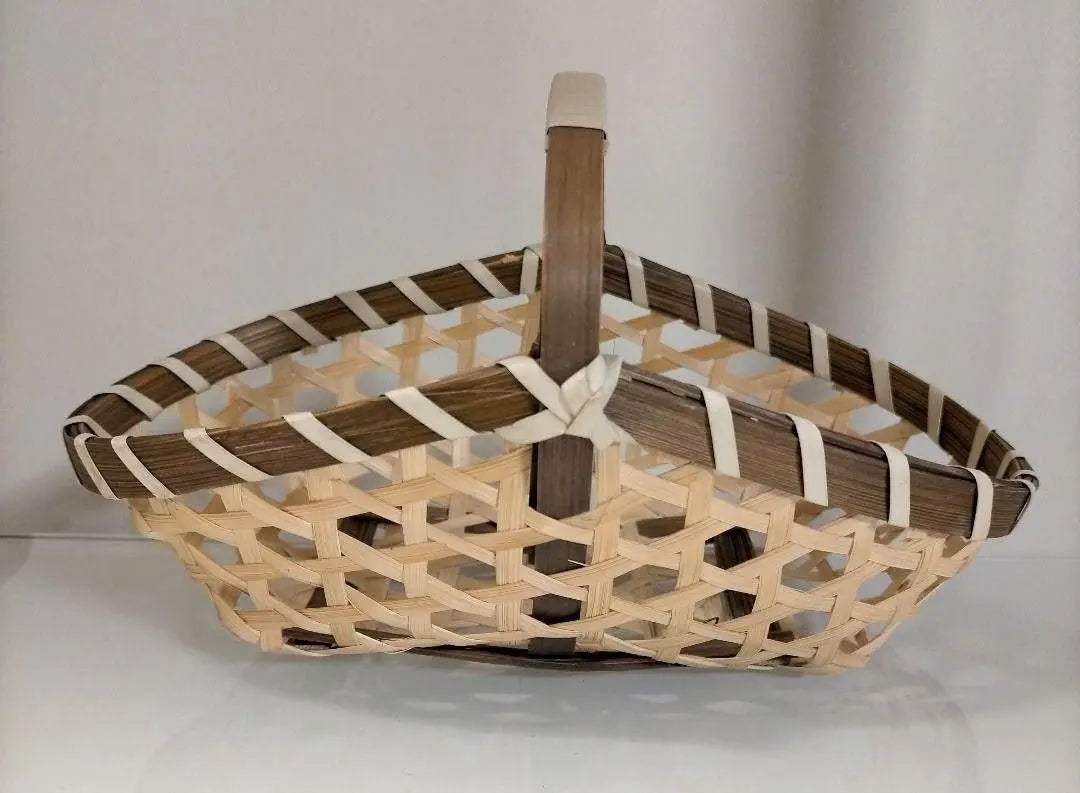 Bamboo craft, handmade bamboo basket, handmade basket, basket, accessory case, interior, traditional crafts