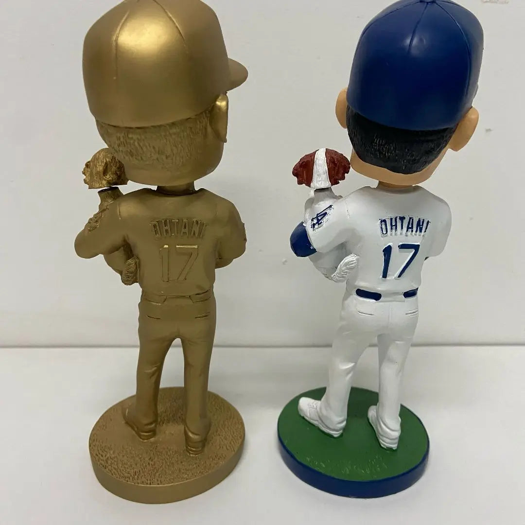 Limited edition gold color Otani Shohei decopin bubble head + Otani Shohei decopin bobble head