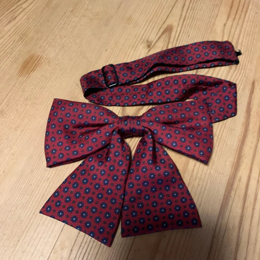 Corbata de lazo Hartford con estampado de puntos rojos y azules, 100 % seda, para ceremonia de graduación