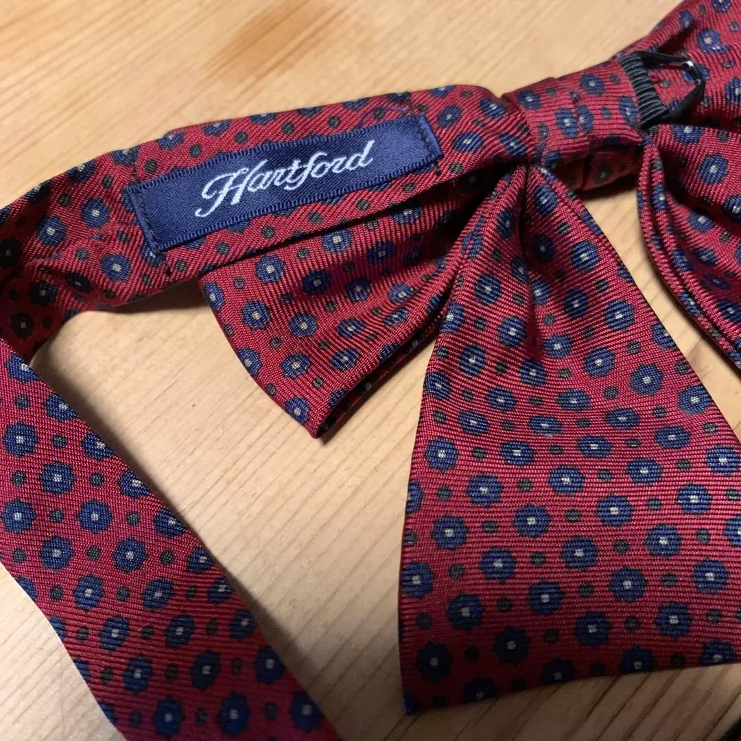 Corbata de lazo Hartford con estampado de puntos rojos y azules, 100 % seda, para ceremonia de graduación