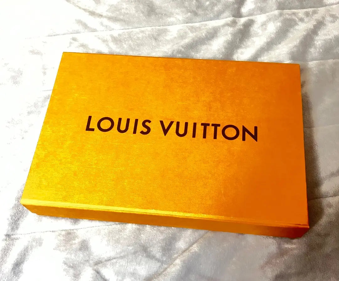 Bufanda Louis Vuitton nueva y sin usar