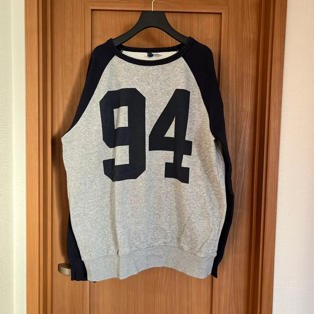 Number logo pullover