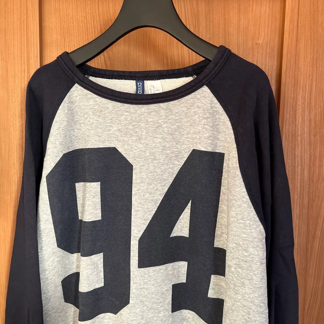 Number logo pullover