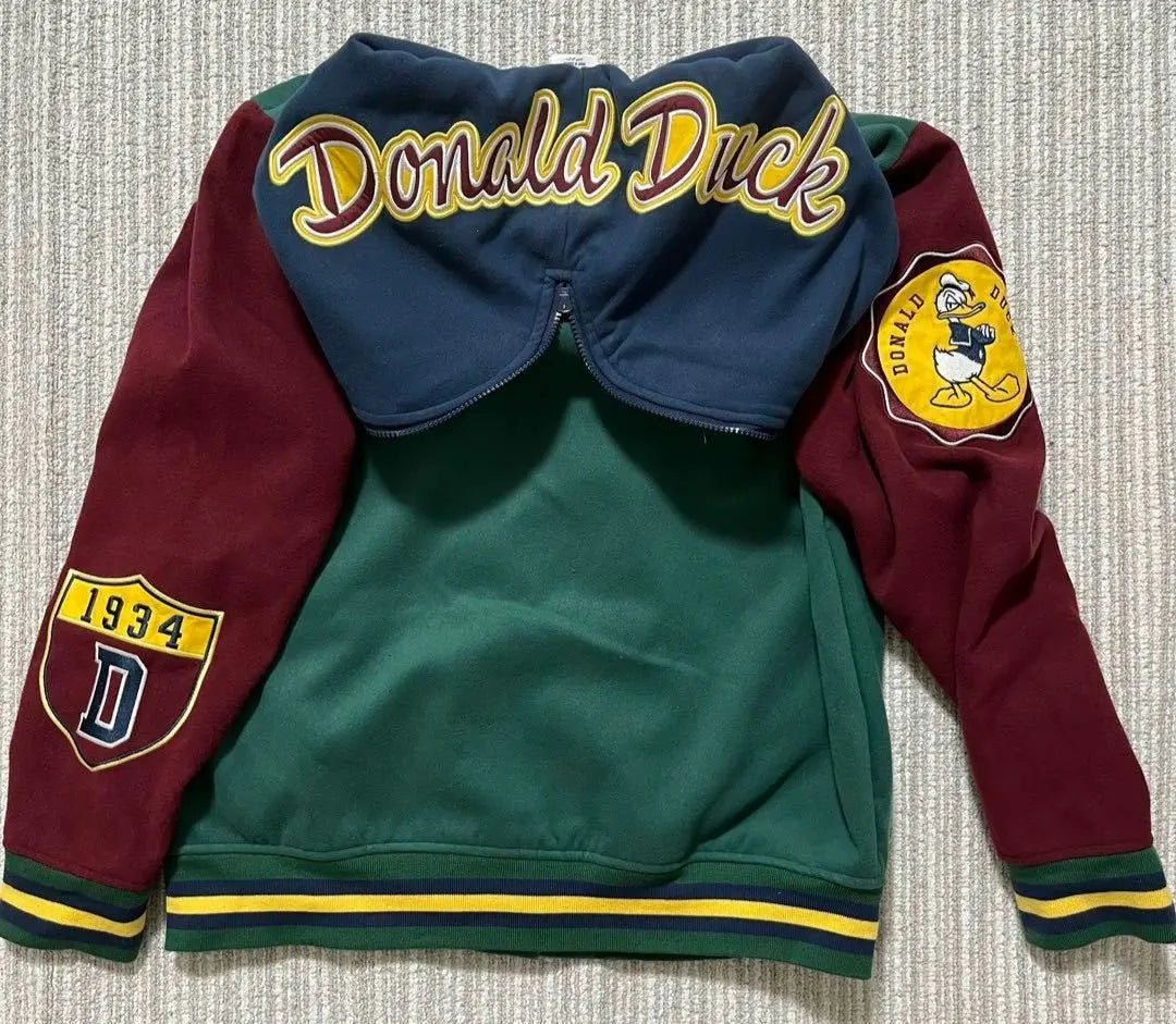 Parka de Disney Donald de edición limitada en el extranjero