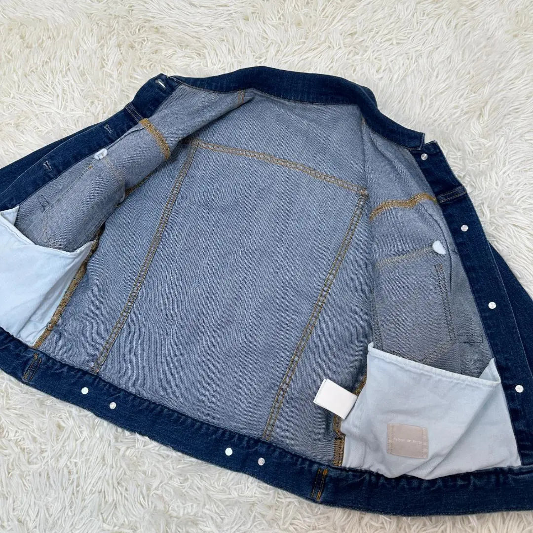 Hermosa chaqueta vaquera azul índigo de manga larga con silueta de Maison de Beige L