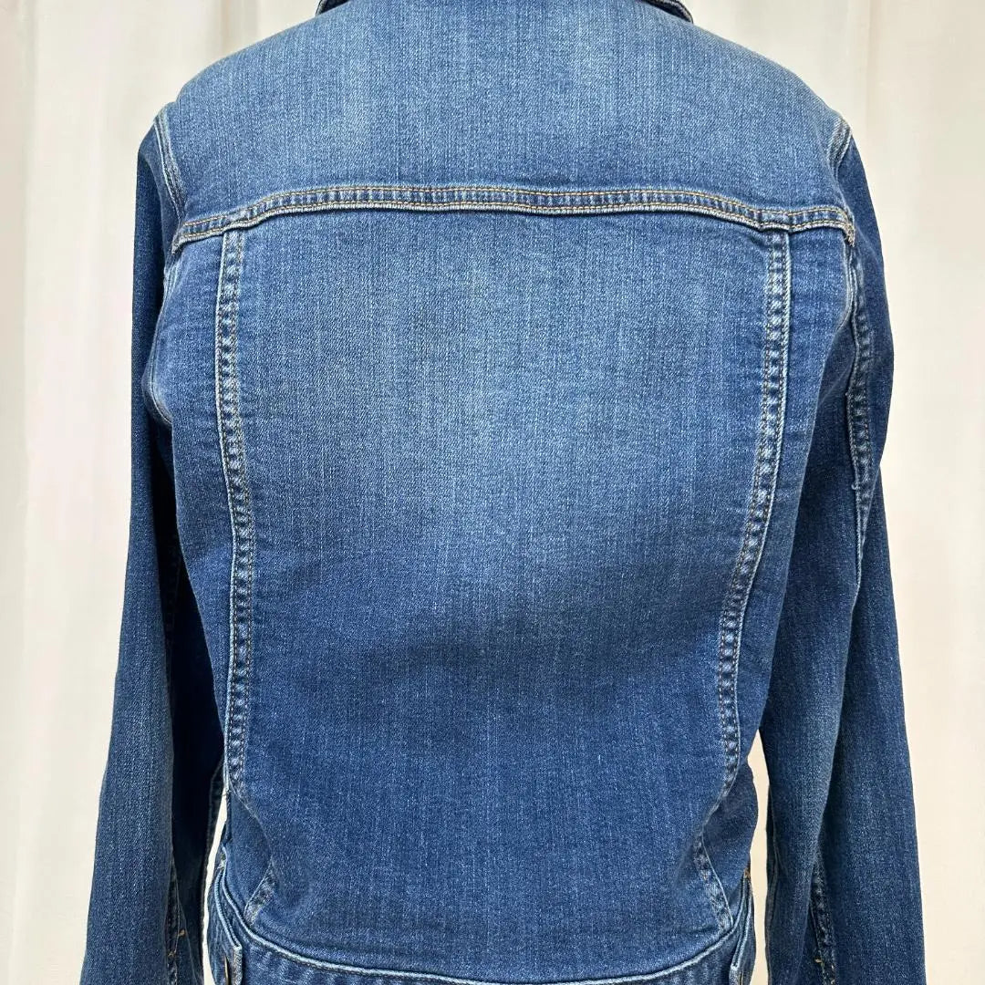 Hermosa chaqueta vaquera azul índigo de manga larga con silueta de Maison de Beige L