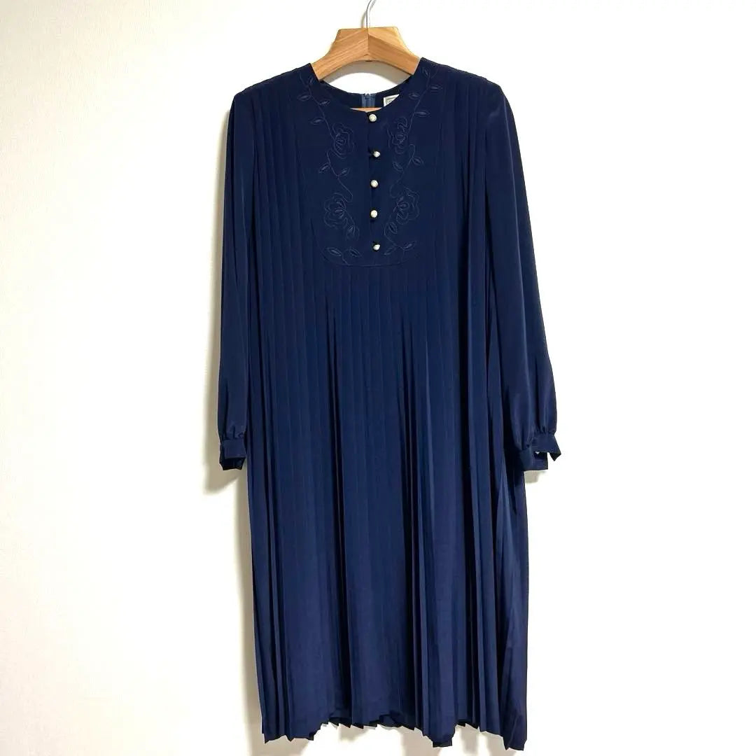 ✨Beautiful condition✨Chalet Blanc Navy Pleated Dress Size [F]