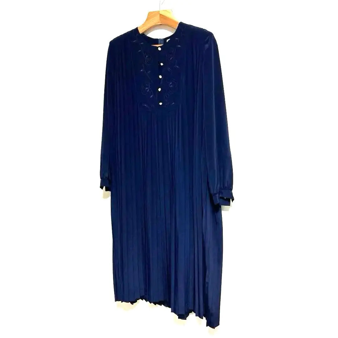 ✨Beautiful condition✨Chalet Blanc Navy Pleated Dress Size [F]