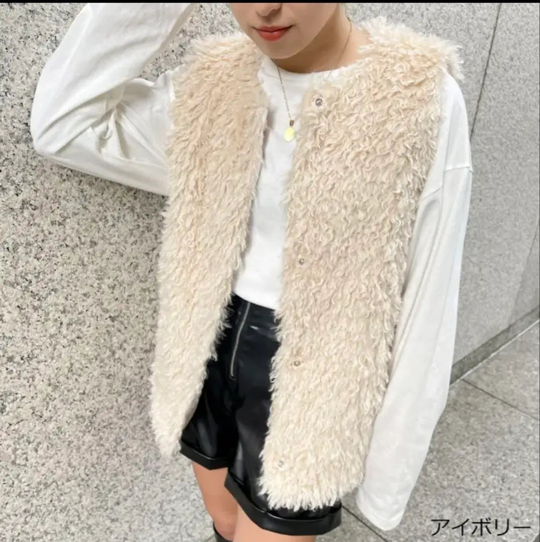 GORGE ivory fur vest