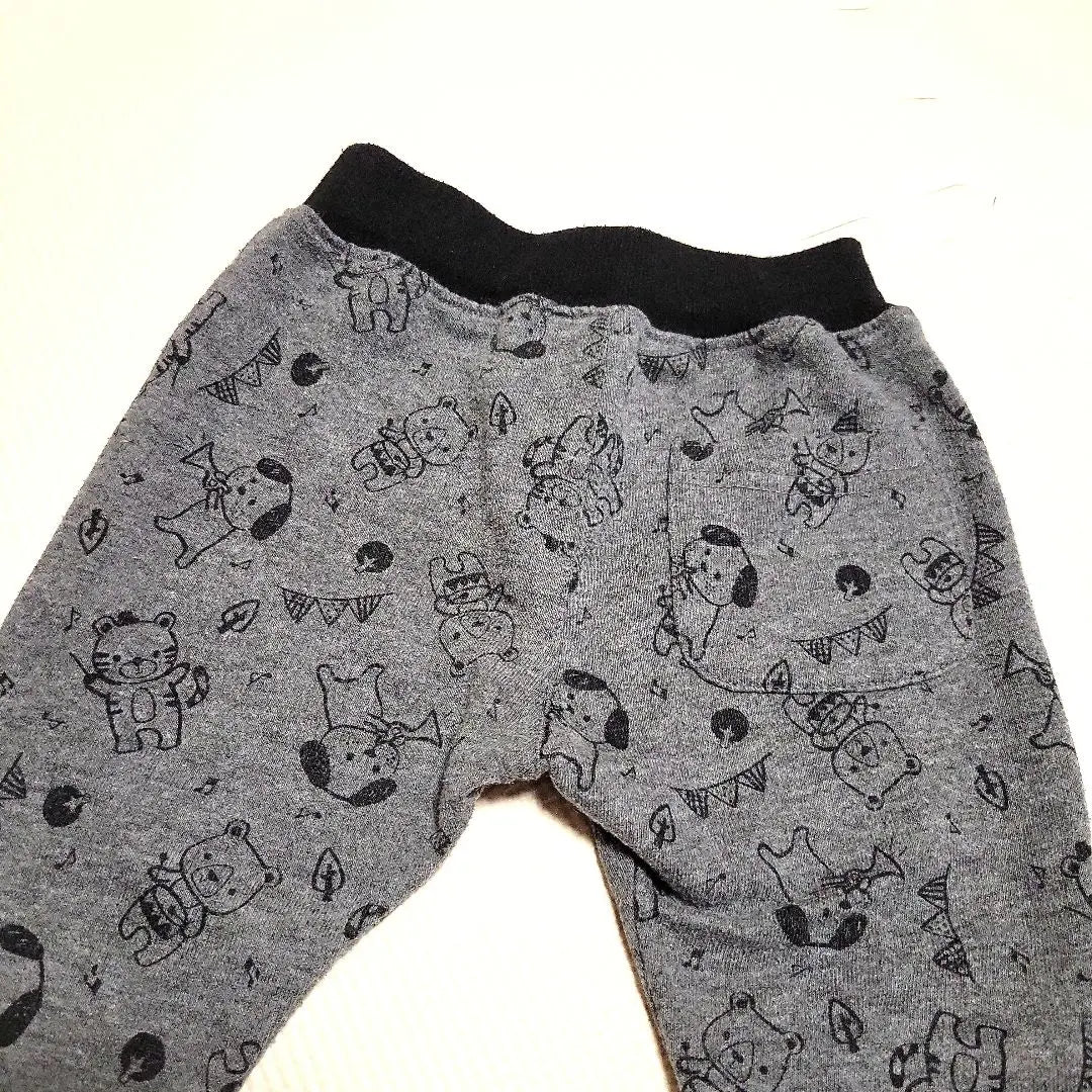 Pantalón gris con estampado animal de 80 cm