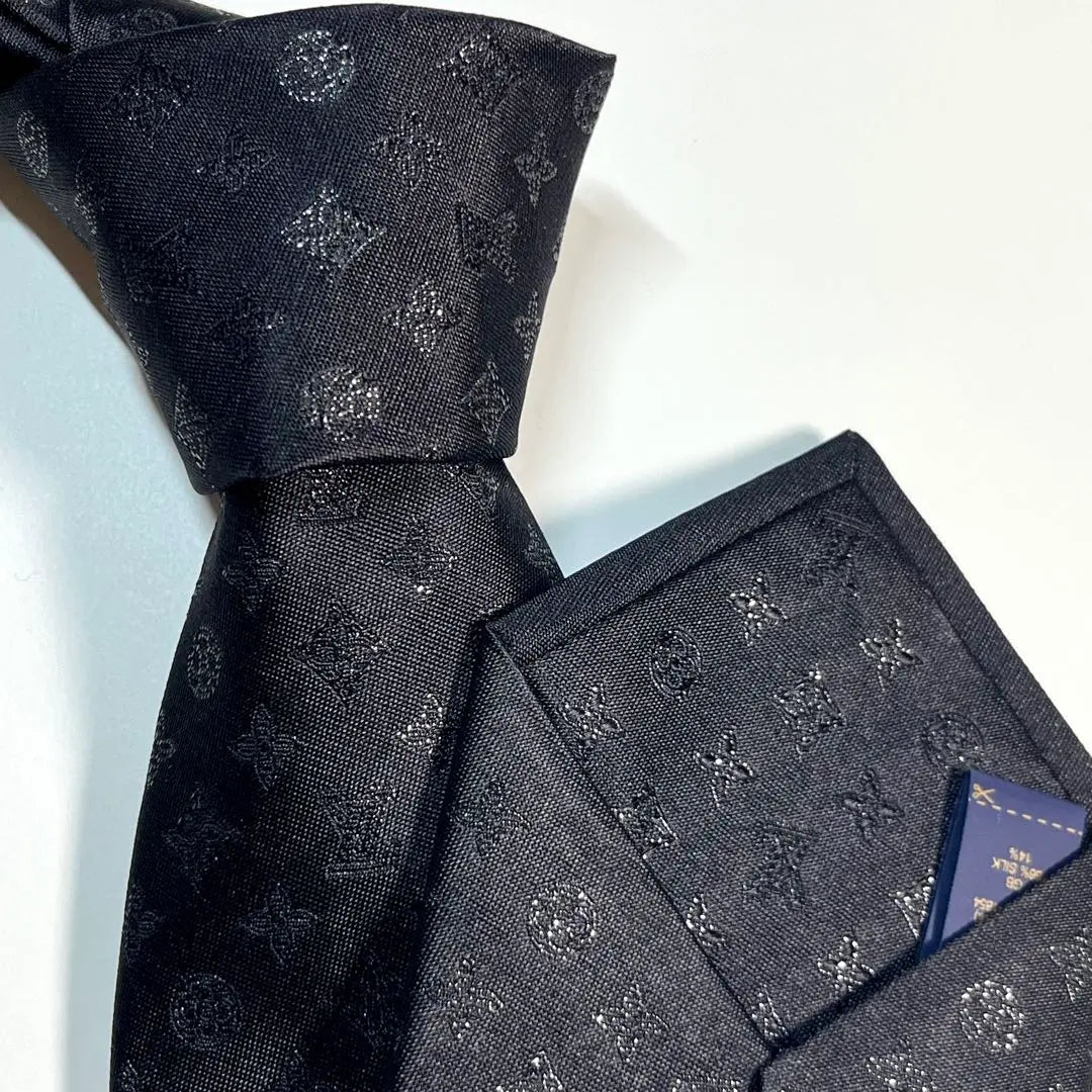 Corbata Louis Vuitton Monogram sin usar ✨Rara ✨LOUIS VUITTON