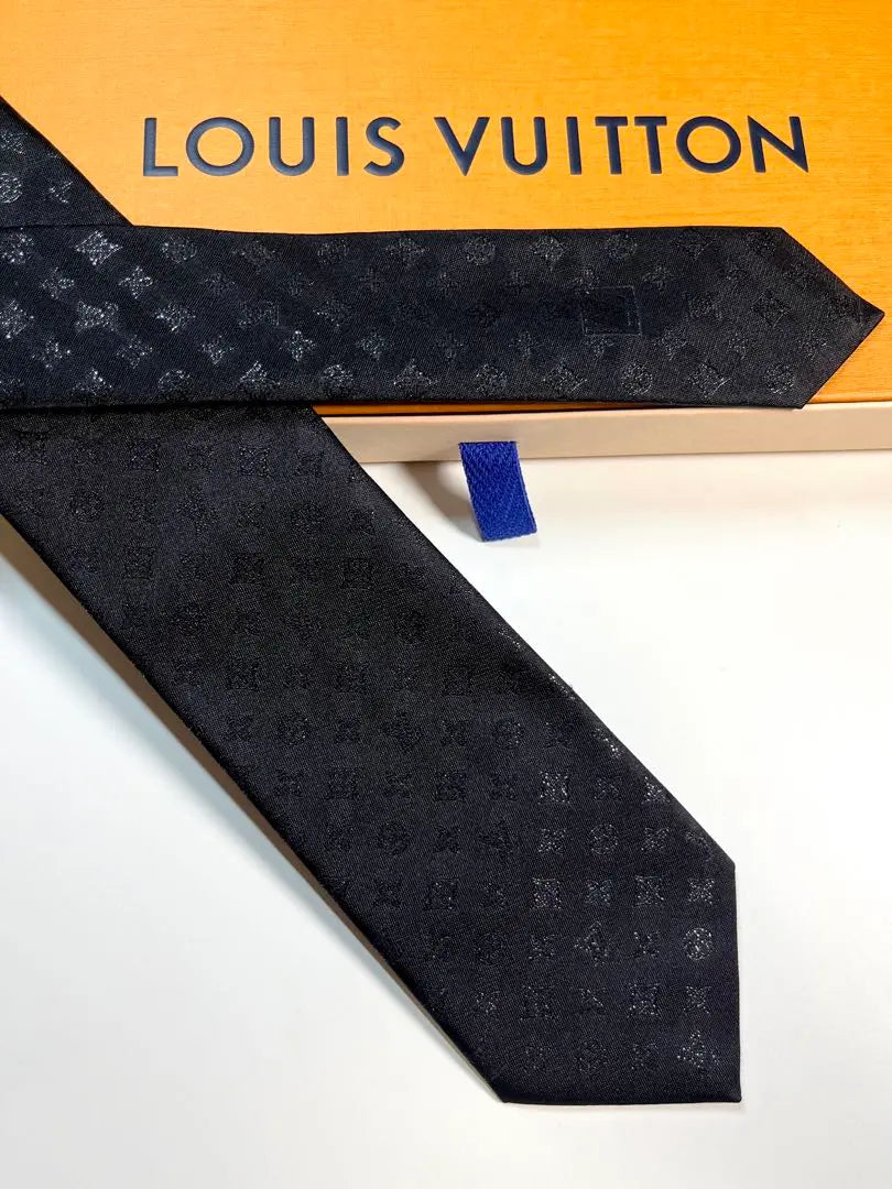 Corbata Louis Vuitton Monogram sin usar ✨Rara ✨LOUIS VUITTON