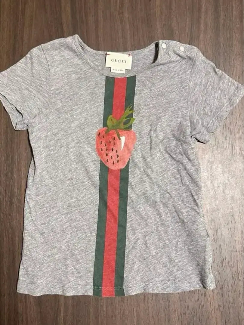 Camiseta GUCCI con estampado de fresas