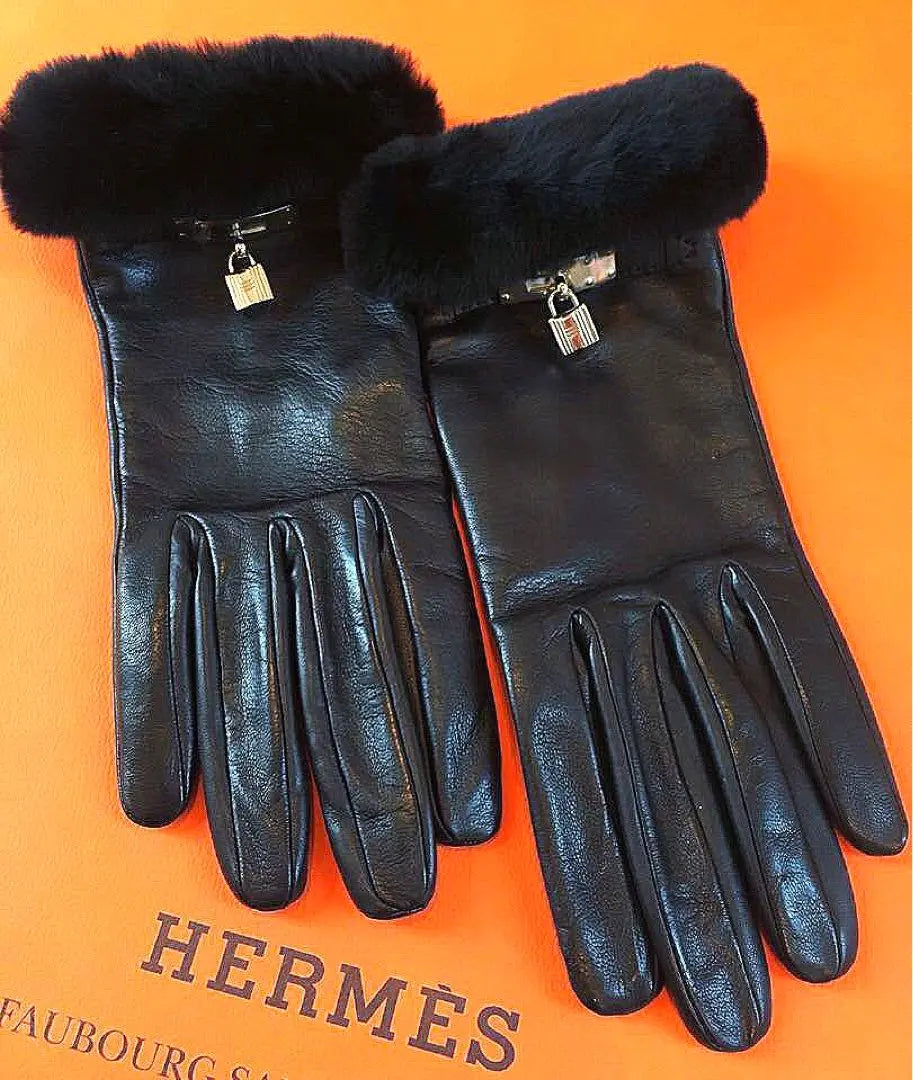 Request price reduced! Hermes Regular Price: 300,000 Soya Cadena Mink Fur New Gloves ①