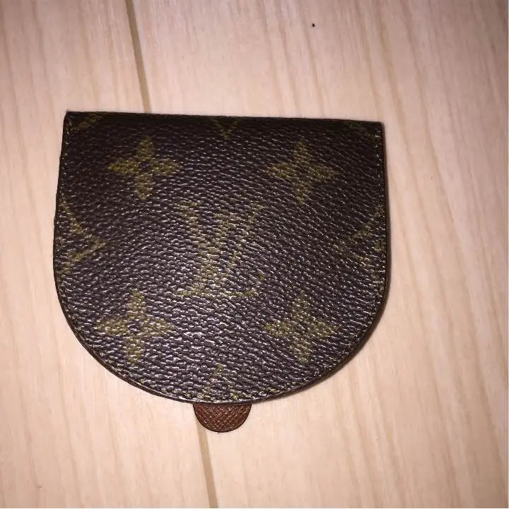 ★ Vuitton coin purse ★