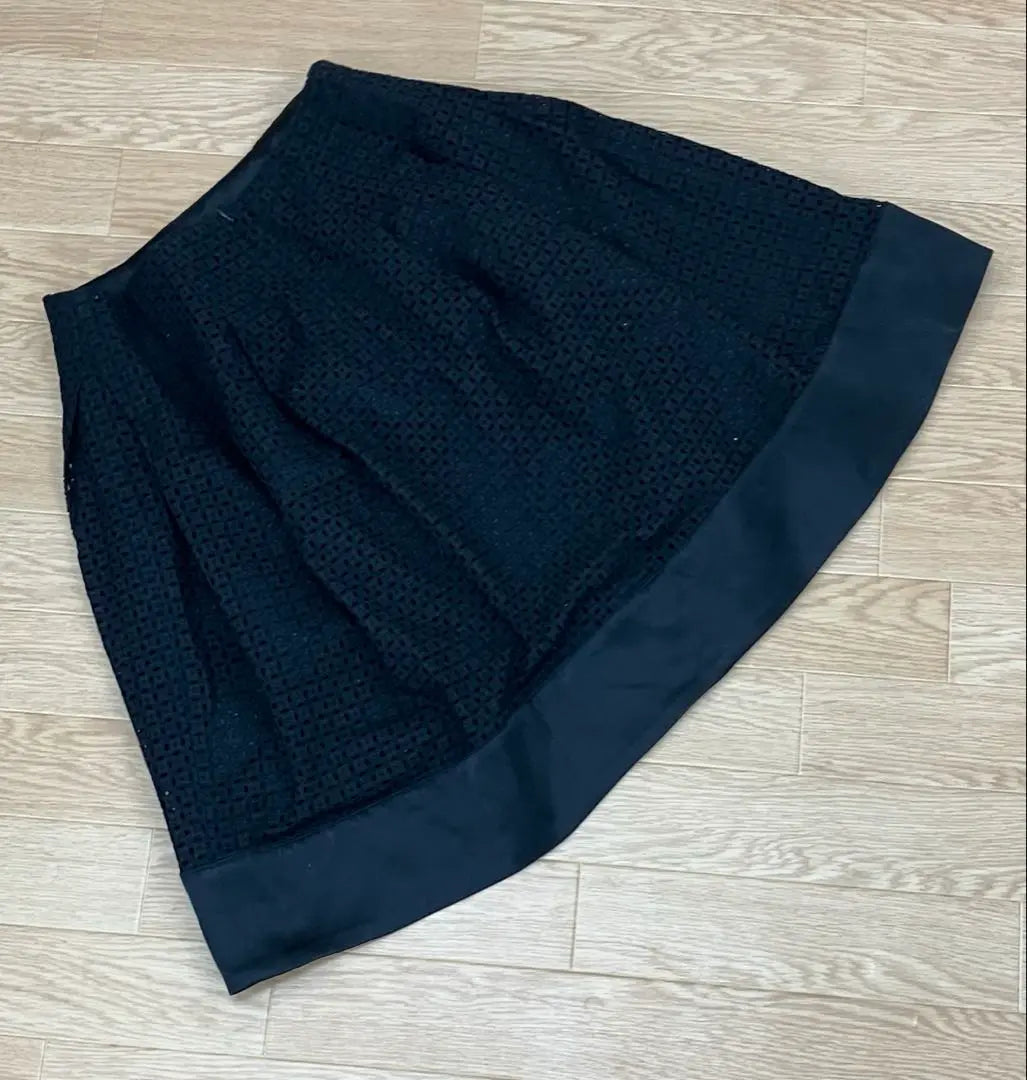 0608A M-PREMIER BLACK Knee-length skirt for women