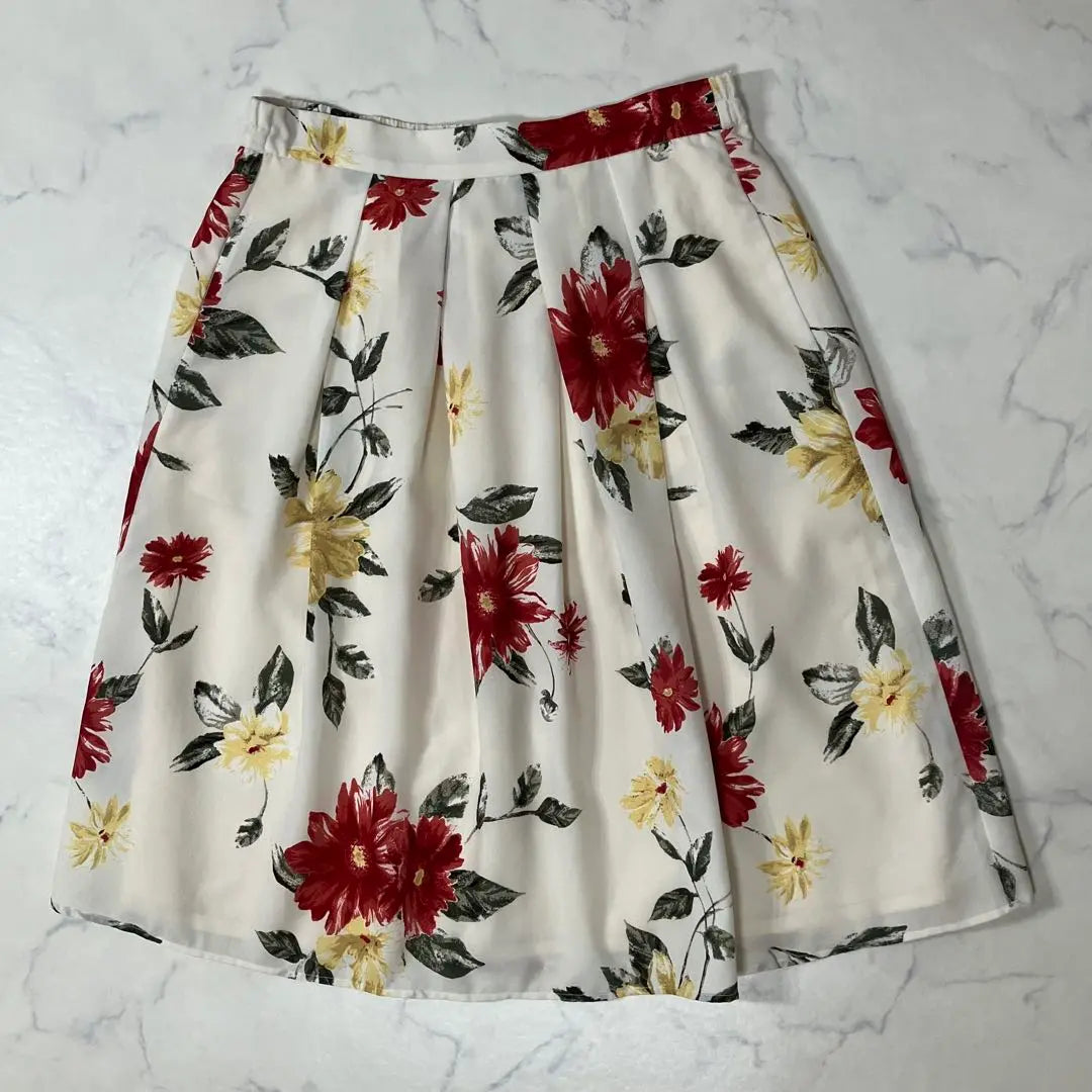 Beautiful condition any SiS large floral pattern with elastic back waist knee length skirt 3