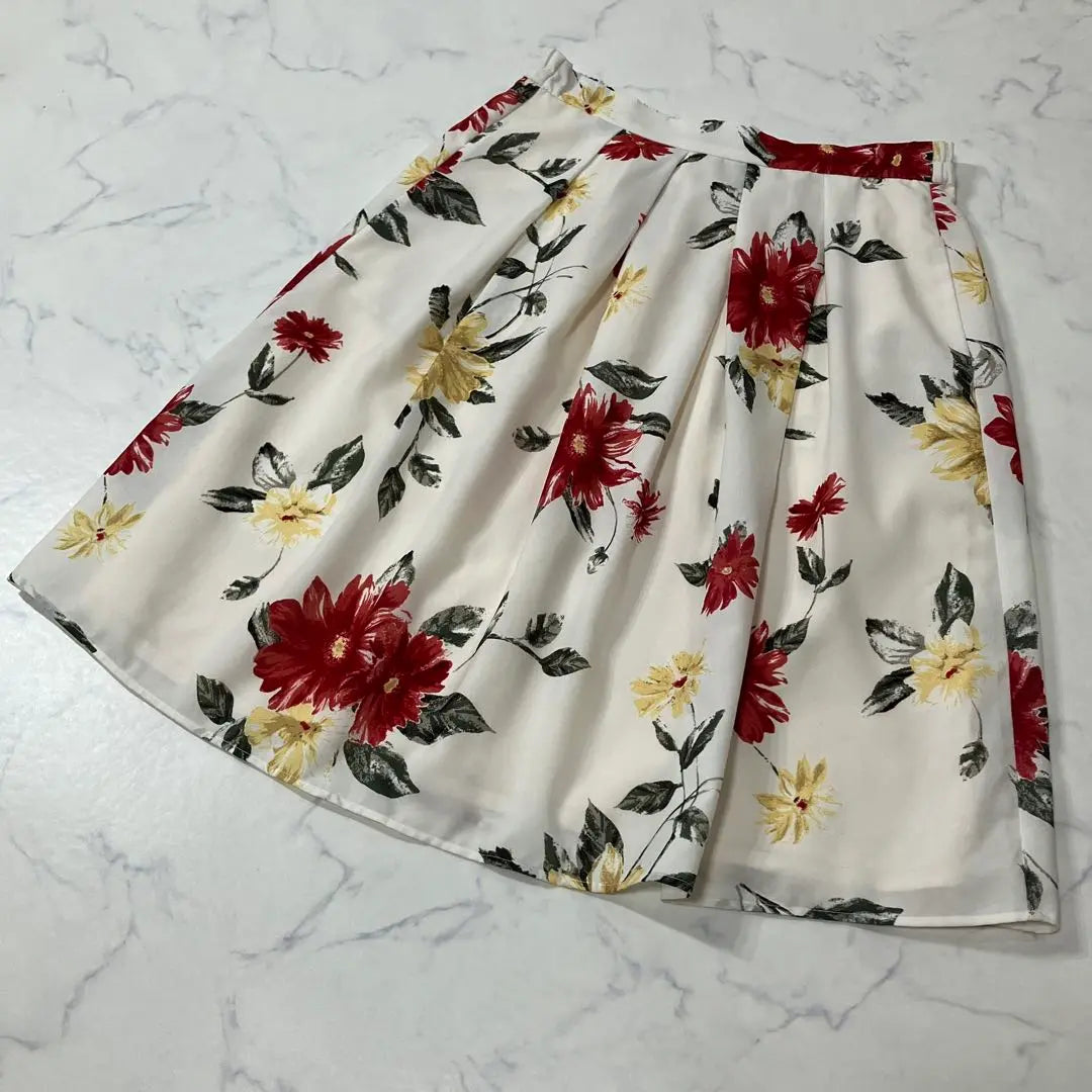 Beautiful condition any SiS large floral pattern with elastic back waist knee length skirt 3