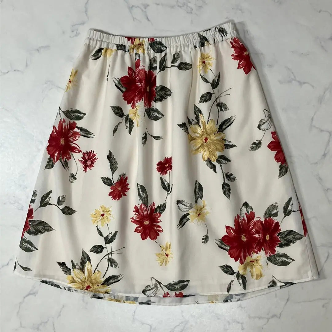 Beautiful condition any SiS large floral pattern with elastic back waist knee length skirt 3