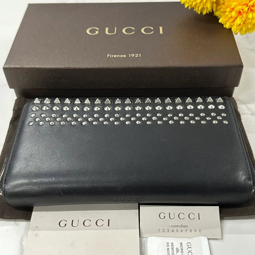 Like new!! ️ Gucci Wallet Long Wallet Studs Round Zipper