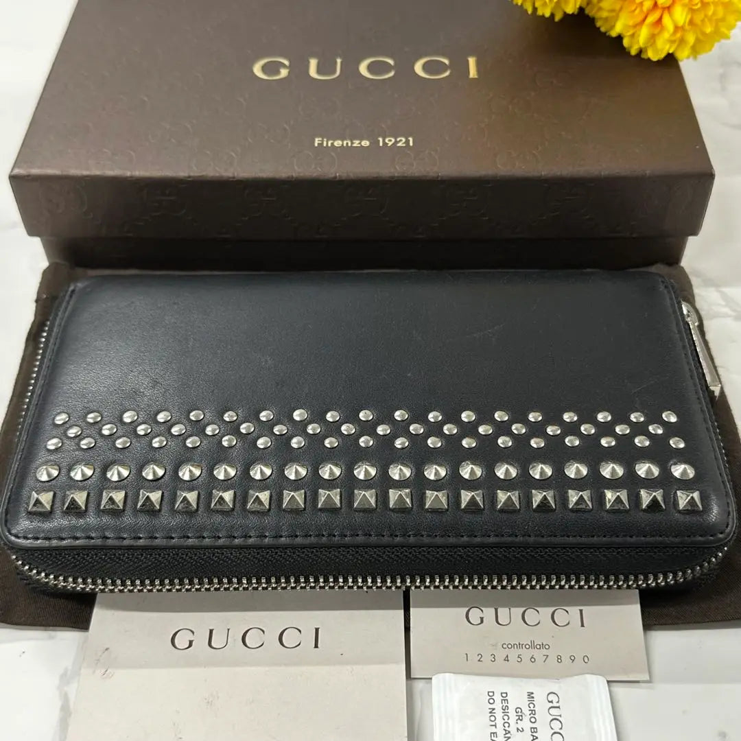 Like new!! ️ Gucci Wallet Long Wallet Studs Round Zipper