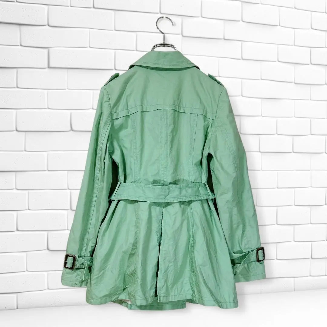 Aquí tenéis el outfit de primavera gabardina verde menta talla M mujer