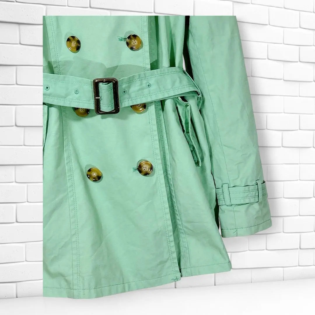 Aquí tenéis el outfit de primavera gabardina verde menta talla M mujer