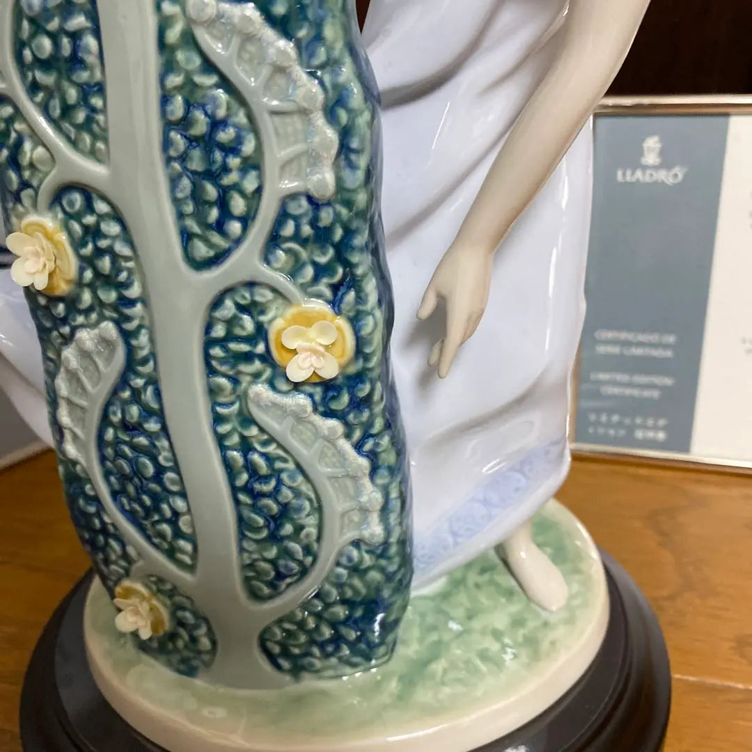 Price reduced! Lladro: Poem of Light 8140 Limited Edition Certificate included. With a pedestal | お値下げ！リヤドロ　光の詩 8140 リミテッドエディション証明書つき。台座付き