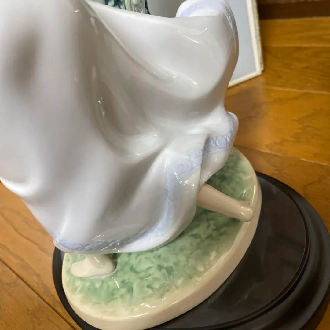 Price reduced! Lladro: Poem of Light 8140 Limited Edition Certificate included. With a pedestal | お値下げ！リヤドロ　光の詩 8140 リミテッドエディション証明書つき。台座付き