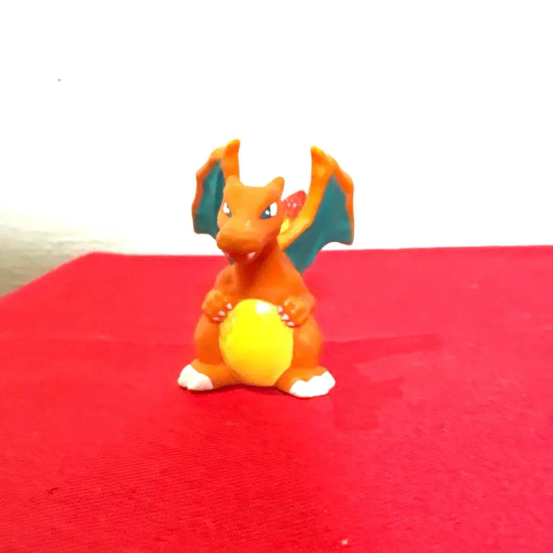 Figura de Charizard Pokémon SHF Talla de hueso real Objetos de la época Pokémon Fuego