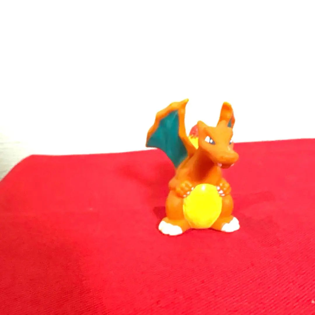 Figura de Charizard Pokémon SHF Talla de hueso real Objetos de la época Pokémon Fuego