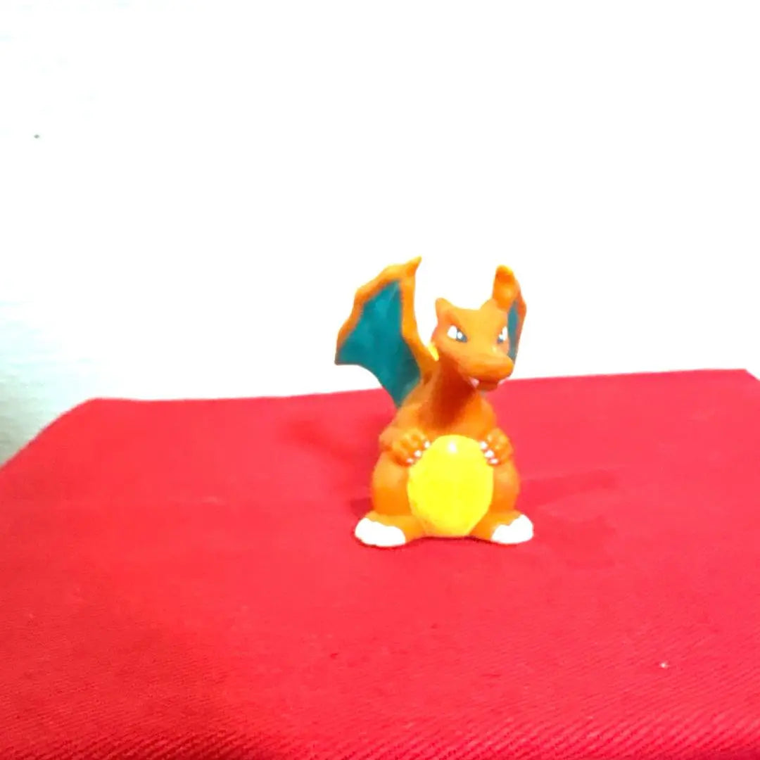 Figura de Charizard Pokémon SHF Talla de hueso real Objetos de la época Pokémon Fuego