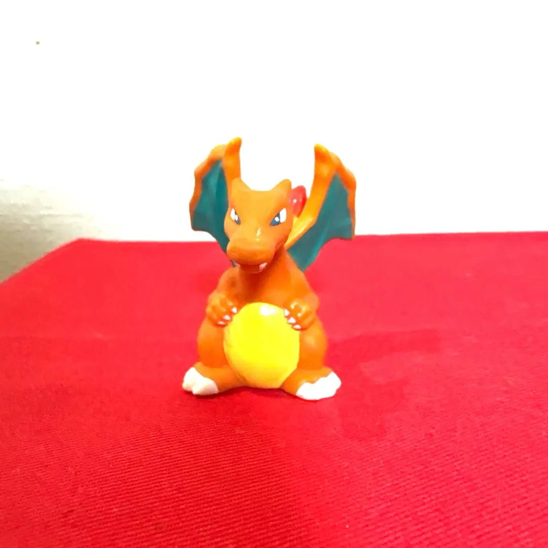 Figura de Charizard Pokémon SHF Talla de hueso real Objetos de la época Pokémon Fuego