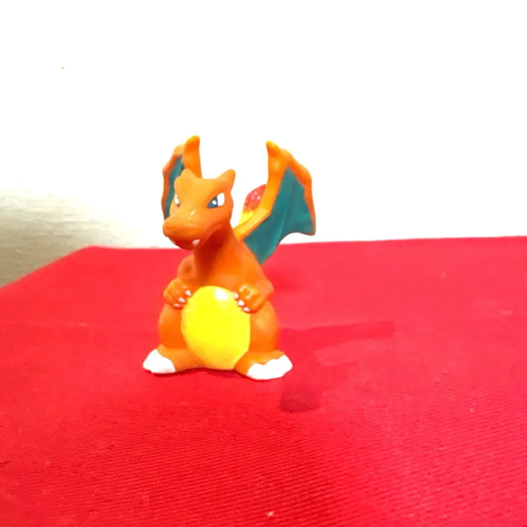 Figura de Charizard Pokémon SHF Talla de hueso real Objetos de la época Pokémon Fuego