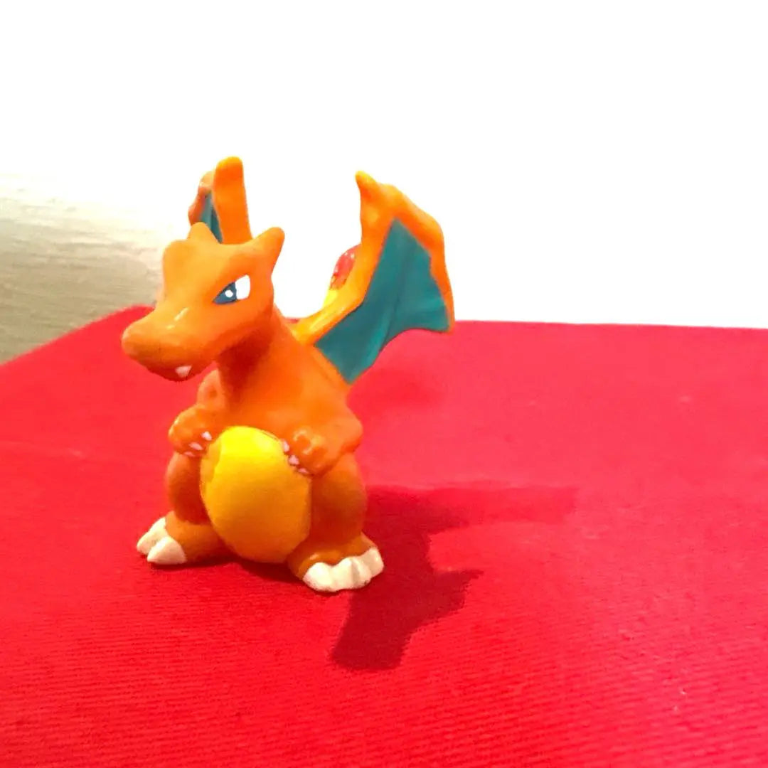 Figura de Charizard Pokémon SHF Talla de hueso real Objetos de la época Pokémon Fuego