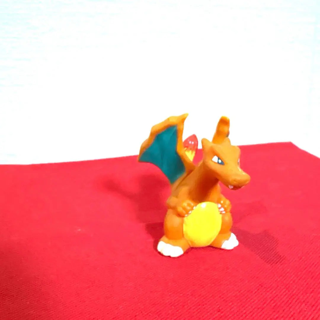 Figura de Charizard Pokémon SHF Talla de hueso real Objetos de la época Pokémon Fuego