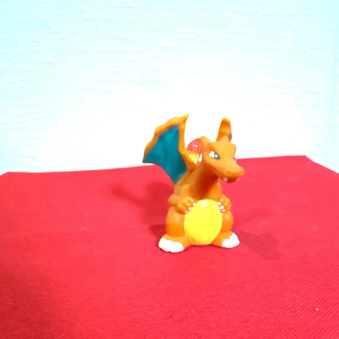 Figura de Charizard Pokémon SHF Talla de hueso real Objetos de la época Pokémon Fuego