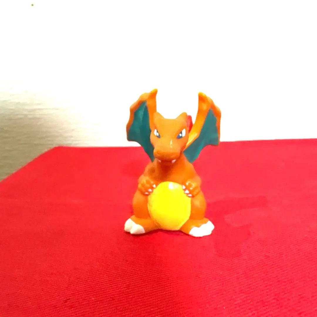 Figura de Charizard Pokémon SHF Talla de hueso real Objetos de la época Pokémon Fuego