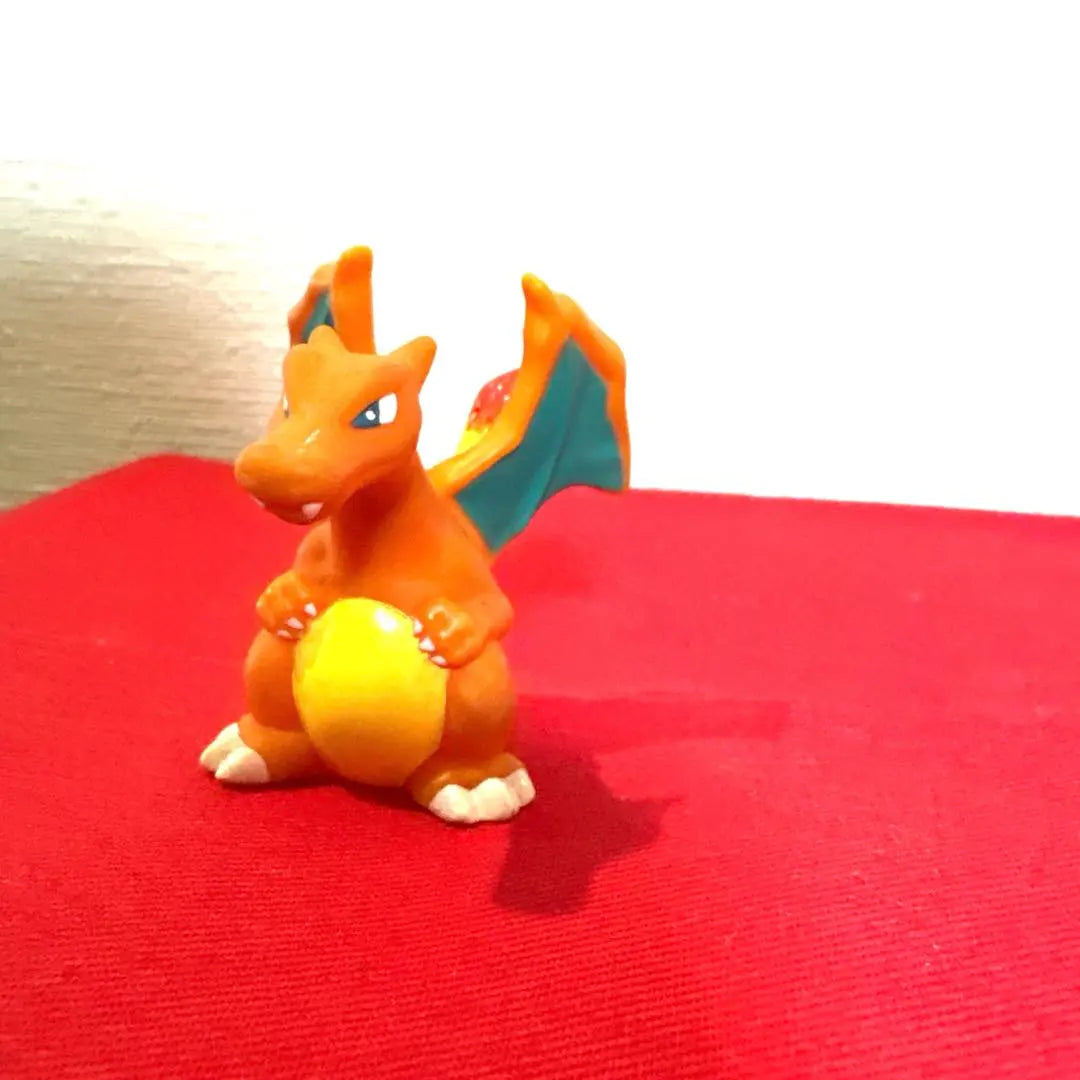 Figura de Charizard Pokémon SHF Talla de hueso real Objetos de la época Pokémon Fuego