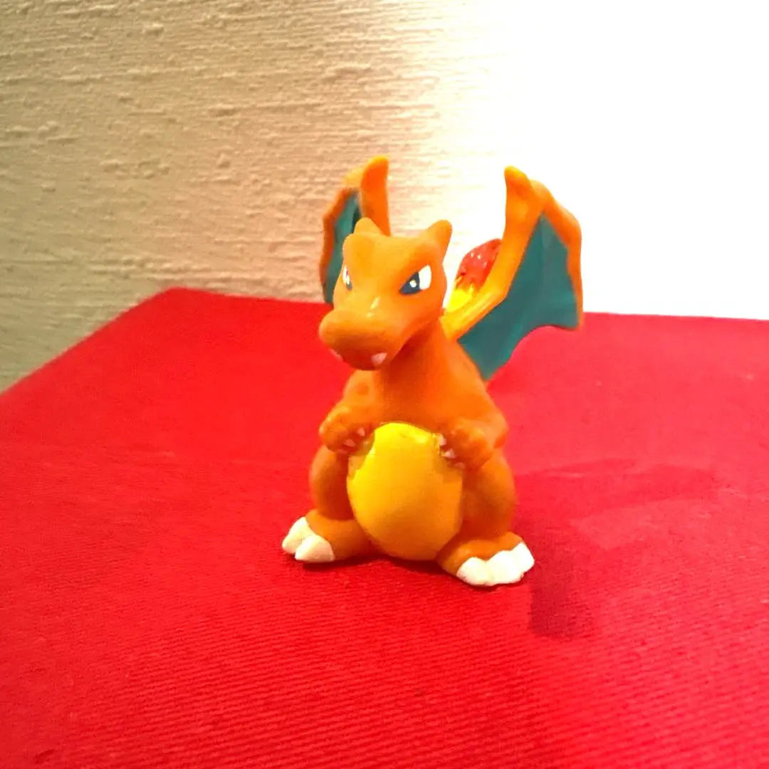 Figura de Charizard Pokémon SHF Talla de hueso real Objetos de la época Pokémon Fuego