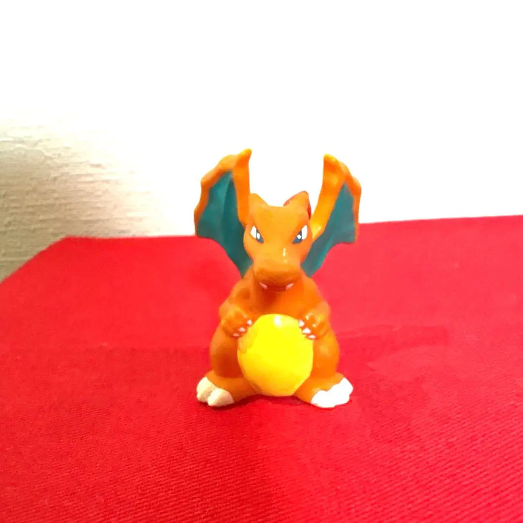 Figura de Charizard Pokémon SHF Talla de hueso real Objetos de la época Pokémon Fuego