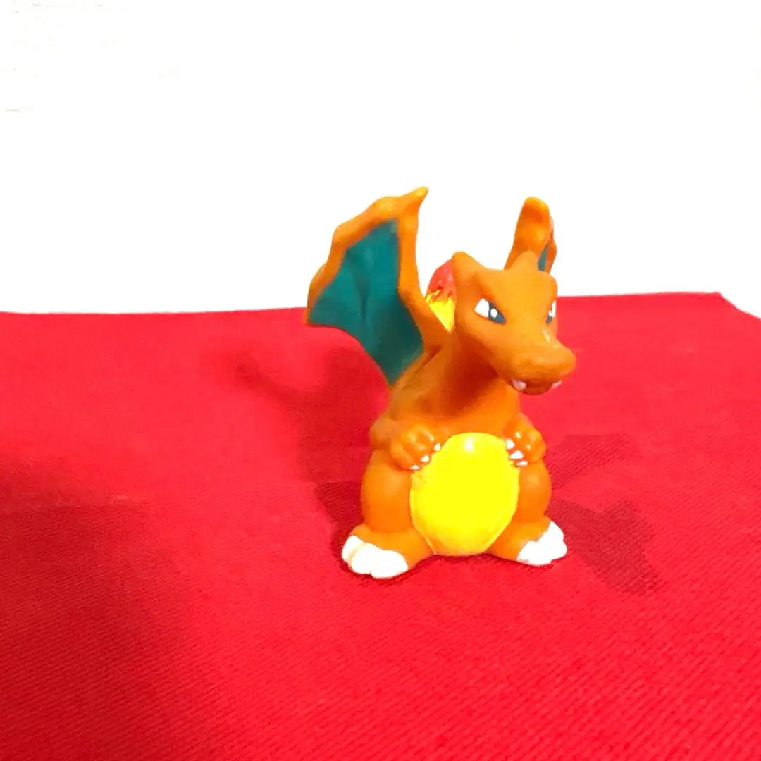 Figura de Charizard Pokémon SHF Talla de hueso real Objetos de la época Pokémon Fuego