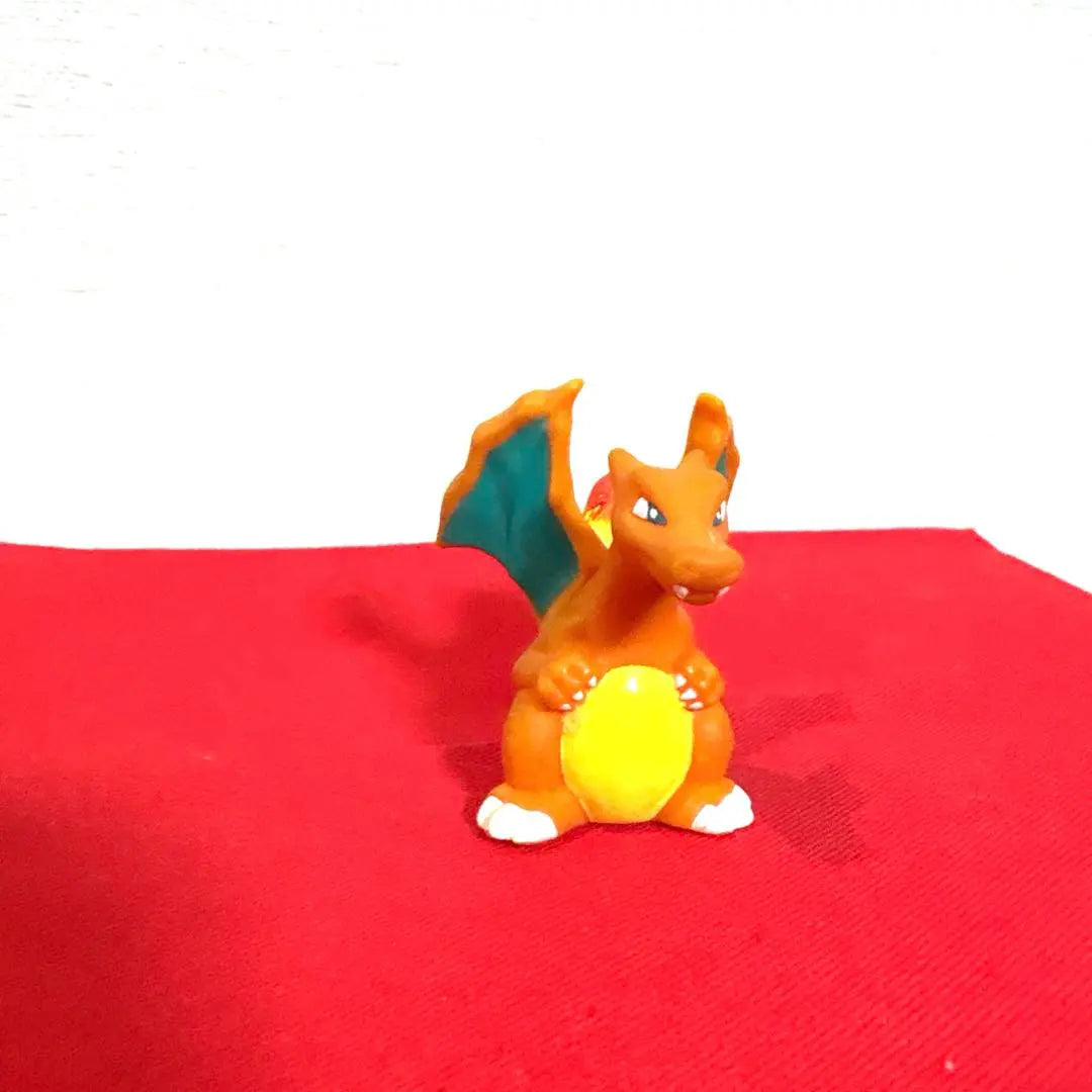 Figura de Charizard Pokémon SHF Talla de hueso real Objetos de la época Pokémon Fuego